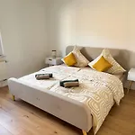 5 Minuten Zur Innenstadt - Fuer 4 Gaeste - Ruhige Lage * 뮌헨글라드바흐